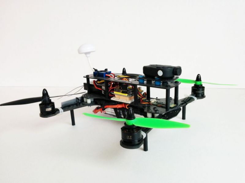 Il drone con visuale in prima persona (FPV) completo