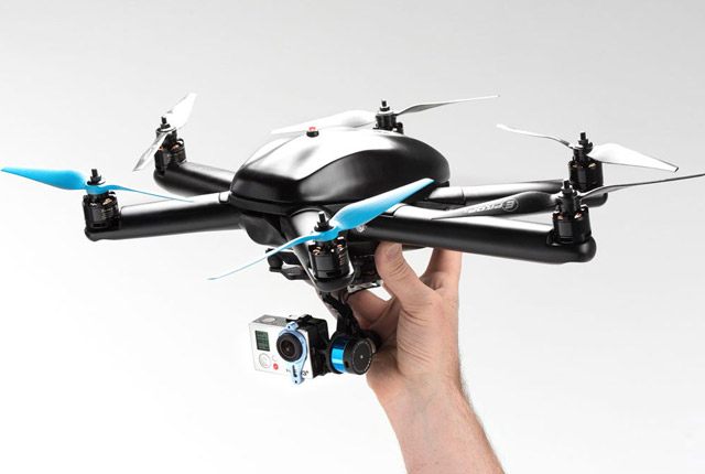 Un prototipo di drone equipaggiato con una GoPro